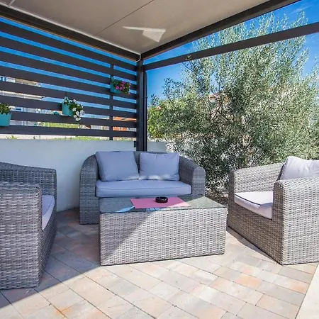 Mihaela Deluxe Ferienhaus *