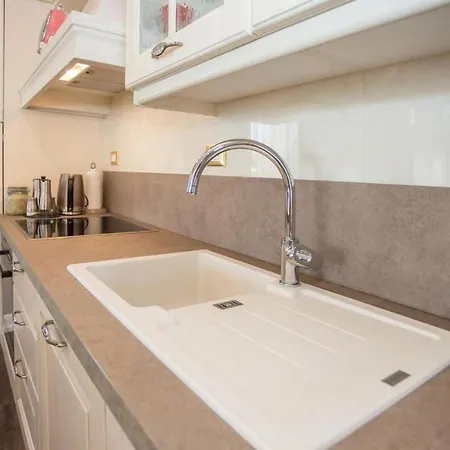 Mihaela Deluxe Ferienhaus